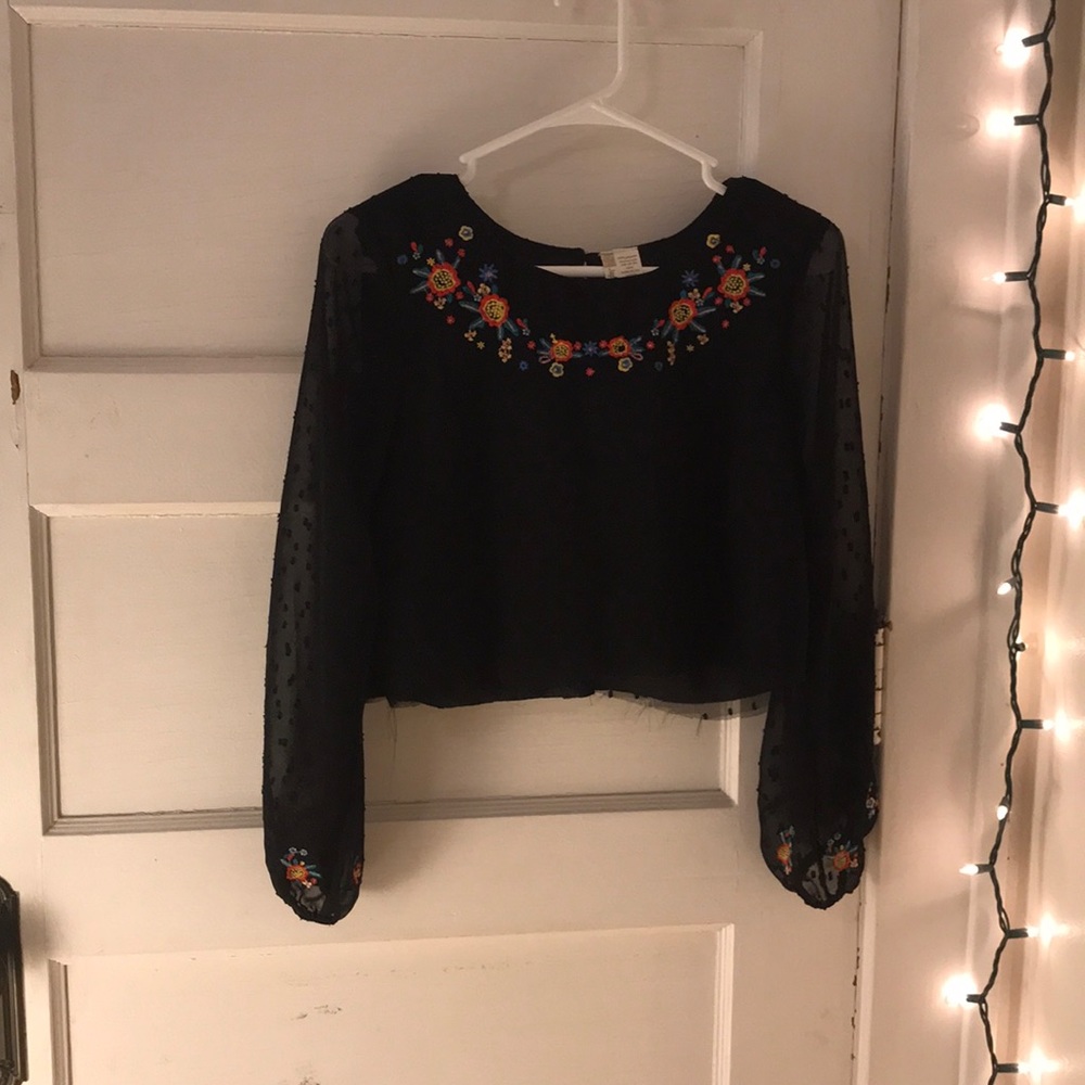 Long sleeve black crop top with flower embroidery